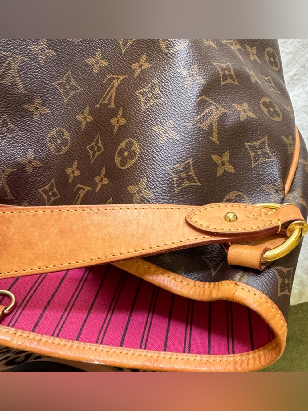 Louis Vuitton Delightful MM Monogram Shoulder Bag with Pink Interior - Picture 8 of 8